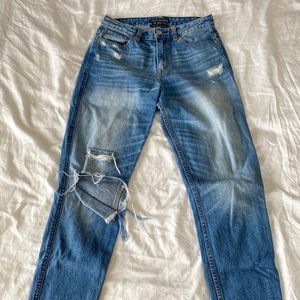 2/$50💙 CLOSET CLEAN OUT: Abercrombie & Fitch straight leg ripped jeans